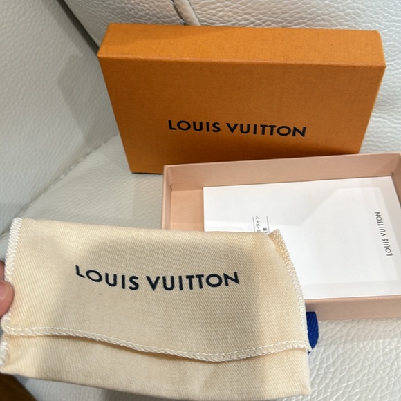 Authentic LV 6 Key holder! Damier ebene with pink inside! - Picture 15 of 17